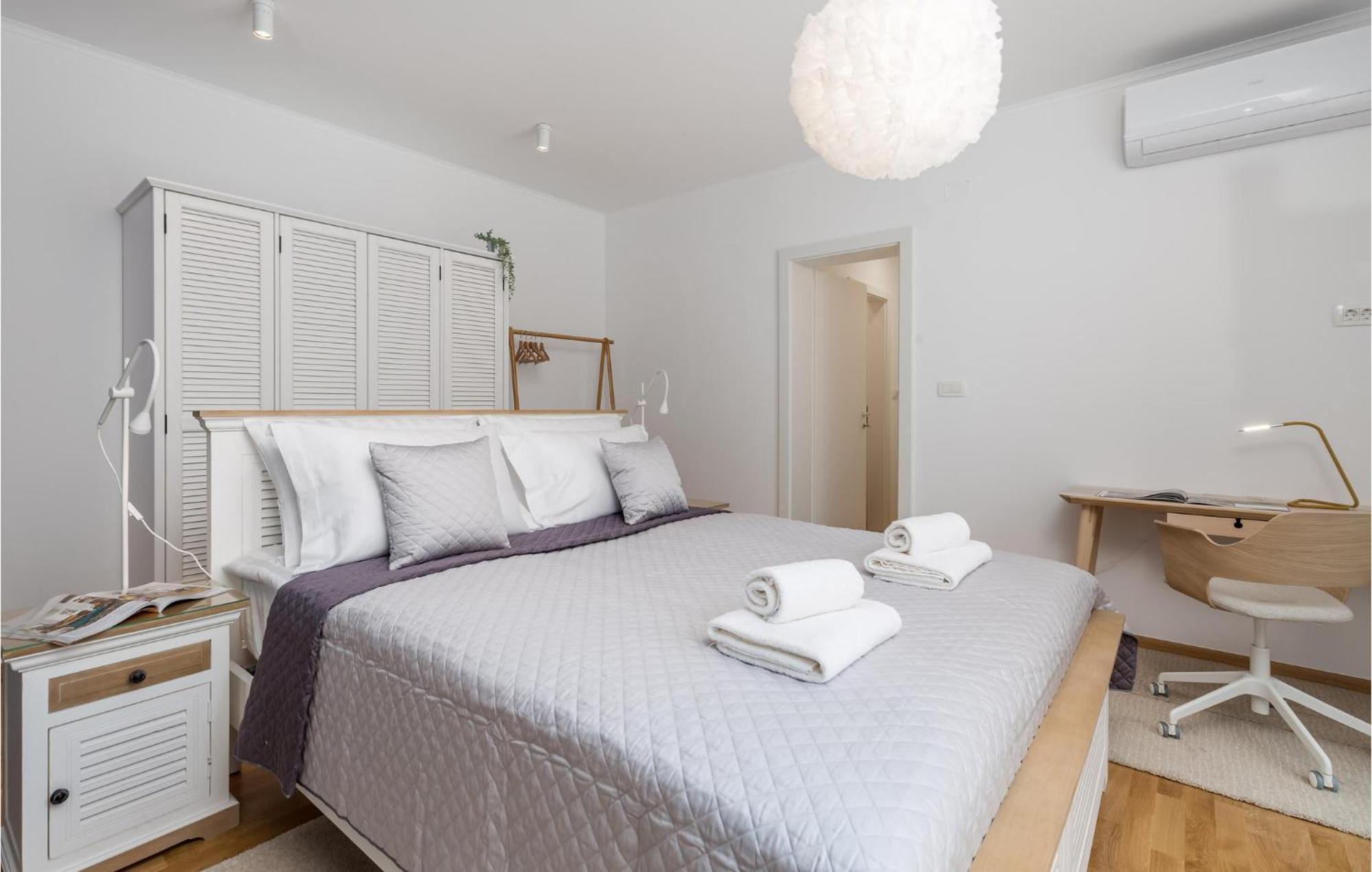 Amazing Apartment In Mali Losinj With Wifi Exterior photo
